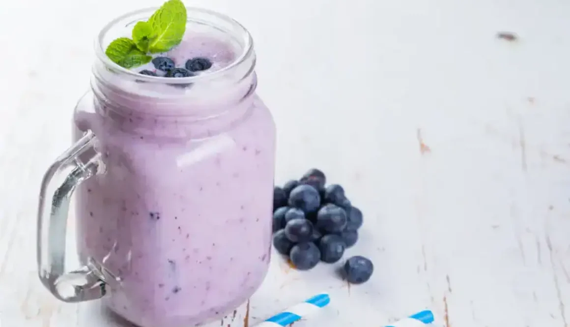 pineapple-blueberry-smoothie-1920w